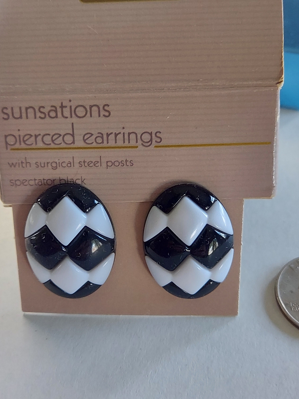 Vintage Avon Sunsations Black & White Earrings